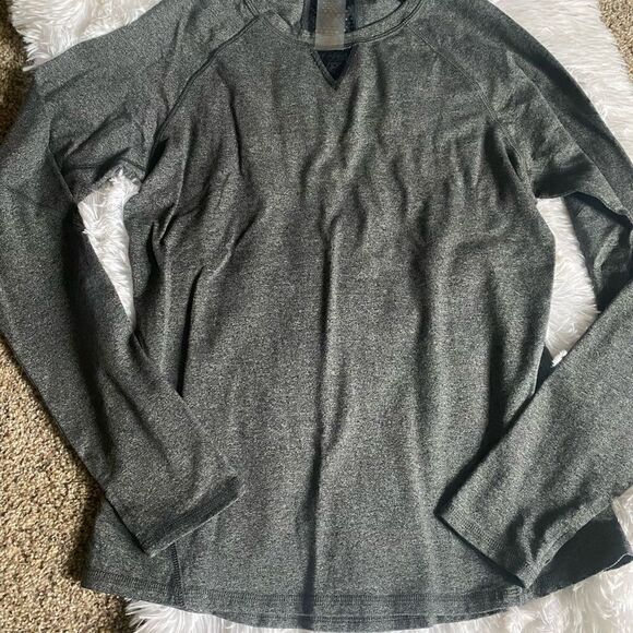 SHAPE Activewear Athletic Gray Long Sleeve Top Size Large - Picture 3 of 8